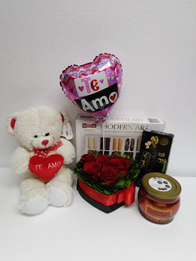 Corazn 6 Rosas, Galletas 500 grs, Turron 150grs, Peluche con corazn 30cm y Globito